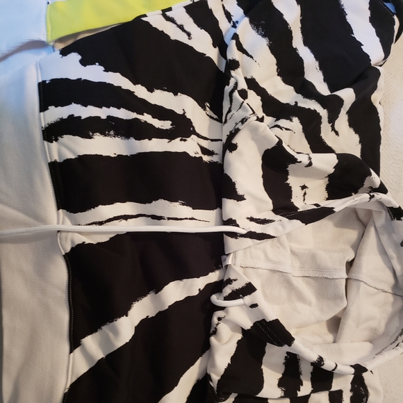 ●SOLD●Fabletics Jasmine Side Slit Pullover 1X - Picture 14 of 16